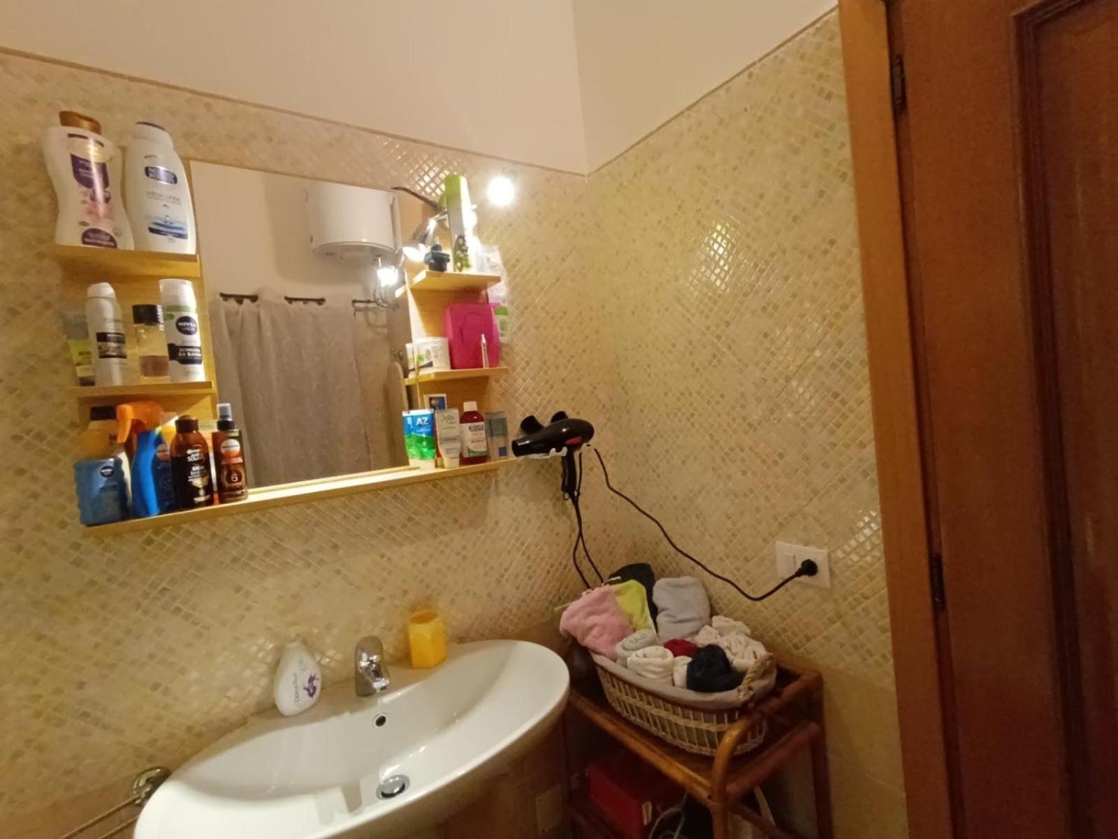 קליארי Castello Camera Privata, Nell'Appartamento Condiviso מראה חיצוני תמונה